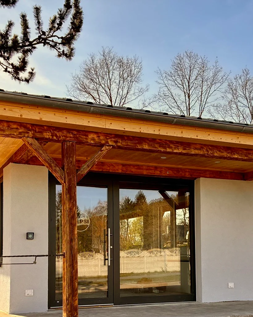 Der Kiosk am Platzeingang, hochkant aufgenommen